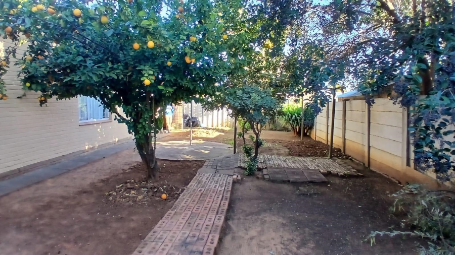 10 Bedroom Property for Sale in Brandwag Free State